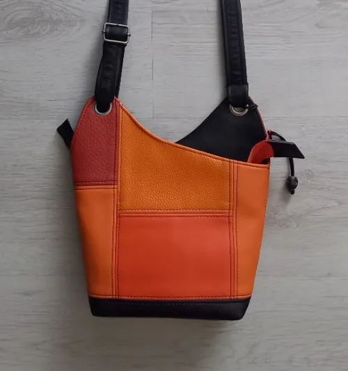 Kleine schoudertas Twist in oranje kunstleer